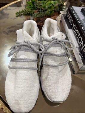 Sorel Kinetic Sneakers white and gray size 8 1/2 New